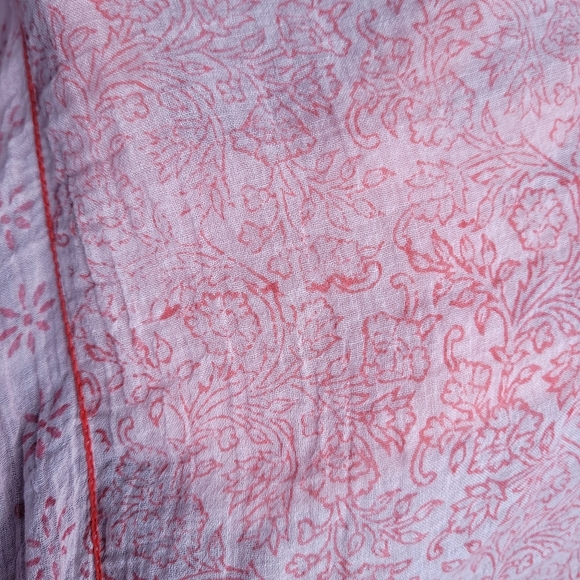 Hand printed red and pink scarf with tassels - Picture 6 of 12